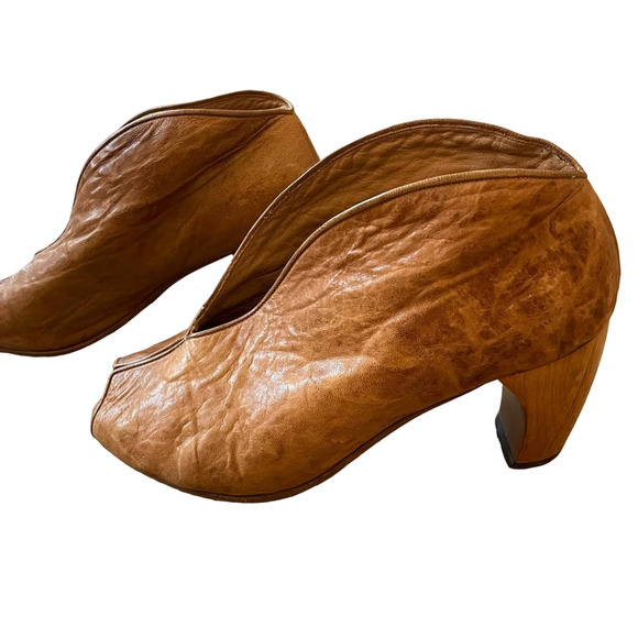 Salpy Geneva Bootie size 8 gorgeous soft leather sculpted & stitched - Picture 2 of 12